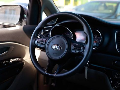 Used 2018 Kia Sedona L image 31