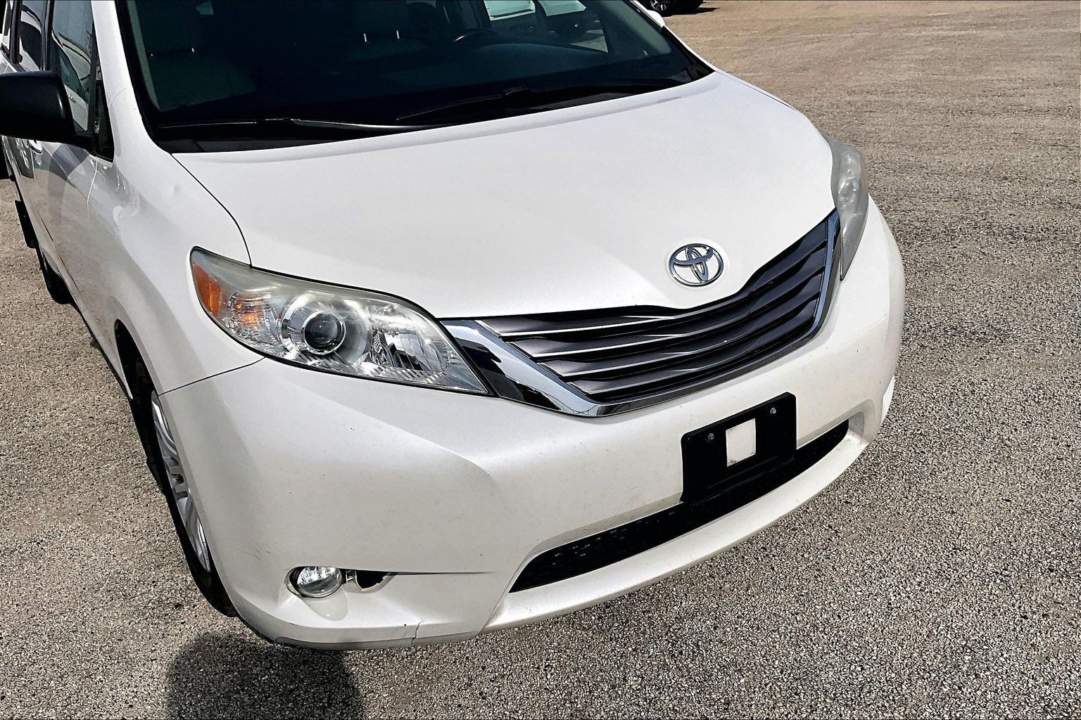 Used 2016 Toyota Sienna XLE Premium FWD image 4