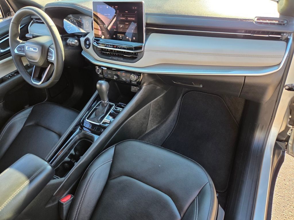 Used 2025 Jeep Compass Limited AWD/4WD image 20