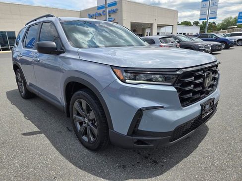 Certified 2025 Honda Pilot Sport image 3