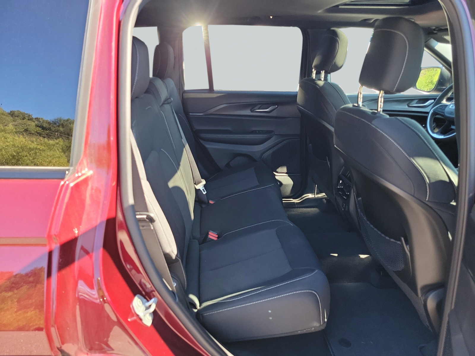 Used 2025 Jeep Grand Cherokee Laredo X w/ Luxury Tech Group I RWD image 36