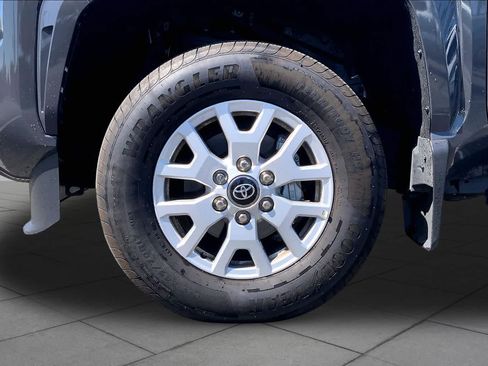Certified 2025 Toyota Tacoma SR5 AWD/4WD image 10