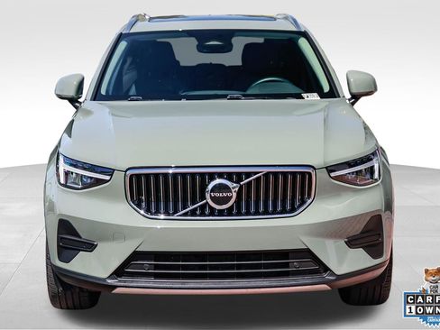 Used 2025 Volvo XC40 B5 Core AWD/4WD image 2