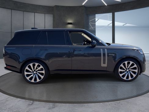 Used 2023 Land Rover Range Rover SE AWD/4WD image 7