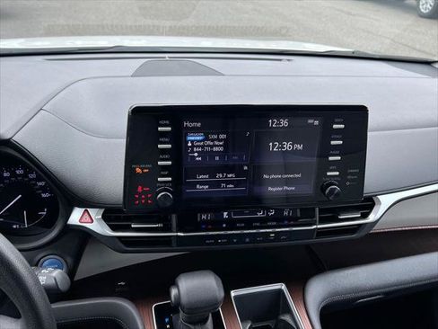 Certified 2023 Toyota Sienna LE FWD image 22