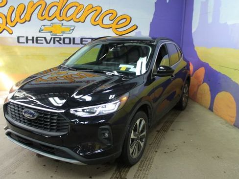 Used 2025 Ford Escape Platinum AWD/4WD image 4