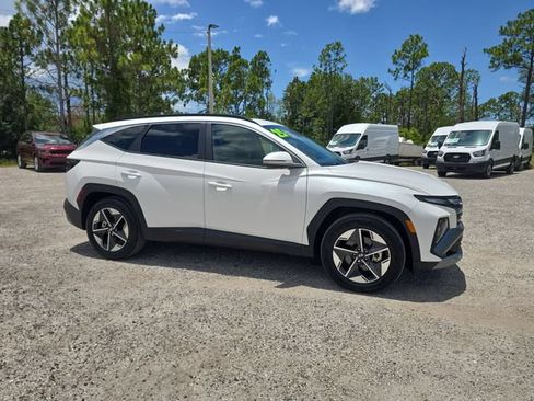 Used 2025 Hyundai Tucson SEL FWD image 2