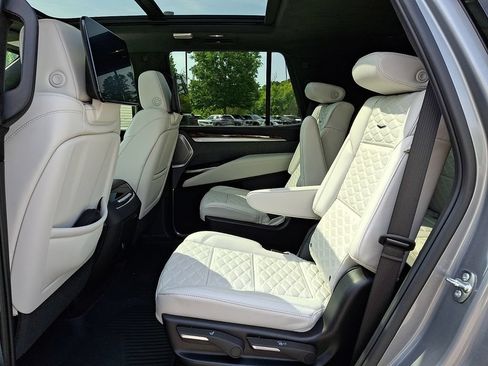 Used 2026 Cadillac Escalade Platinum Sport w/ LPO, ONYX Package AWD/4WD image 10