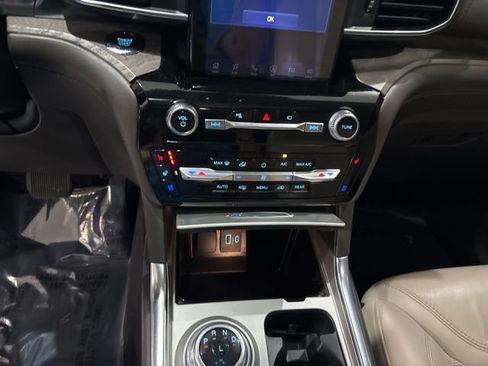 Used 2022 Ford Explorer Platinum w/ Equipment Group 601A image 33