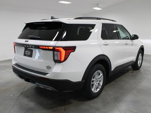 New 2026 Ford Explorer Active RWD image 8