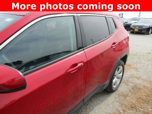 Used 2018 Jeep Compass Latitude w/ Popular Equipment Group AWD/4WD image 2