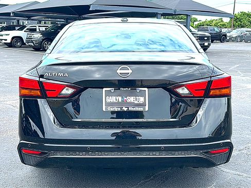 Used 2025 Nissan Altima 2.5 SV FWD image 7