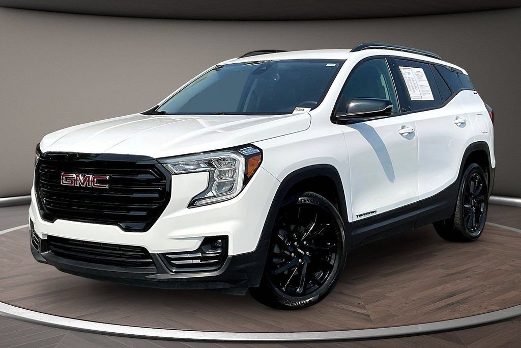 Used 2023 GMC Terrain SLT w/ Elevation Edition FWD image 3