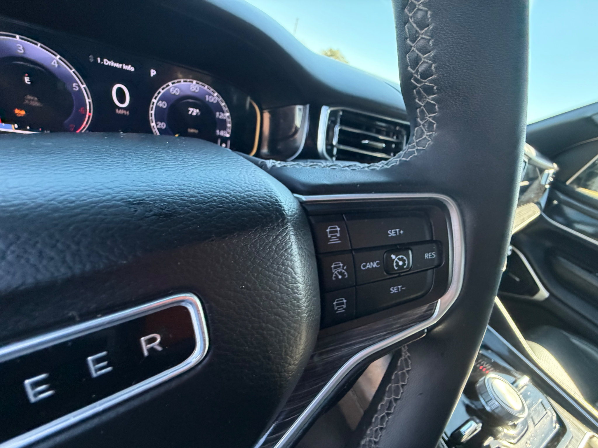 Used 2022 Jeep Wagoneer Series III w/ Flexible Seating Group AWD/4WD image 17