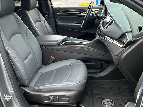 Used 2023 Buick Enclave Essence AWD/4WD image 31