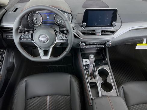 New 2025 Nissan Altima 2.5 SR image 18
