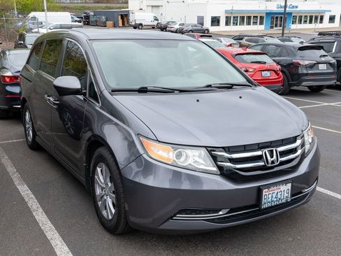 Used 2016 Honda Odyssey SE image 3