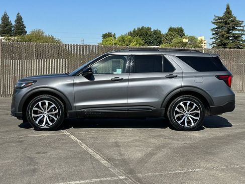 Certified 2025 Ford Explorer ST-Line AWD/4WD image 6
