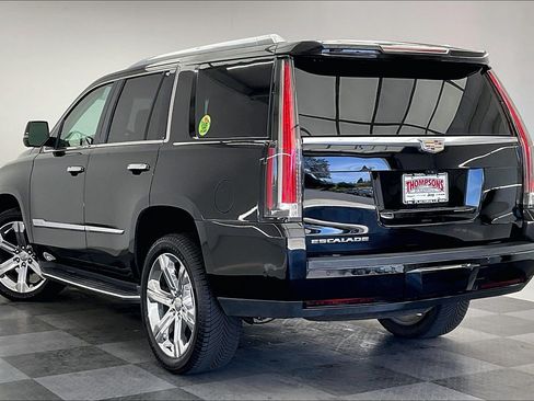 Used 2017 Cadillac Escalade Luxury AWD/4WD image 10
