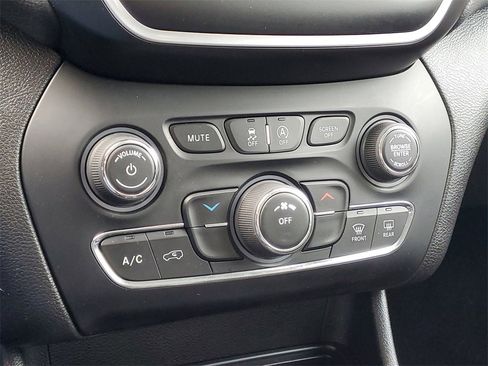 Used 2020 Jeep Cherokee Latitude Lux w/ Quick Order Package 26H Lux image 24