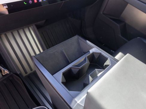 Used 2024 Tesla Cybertruck AWD Crew Cab image 20