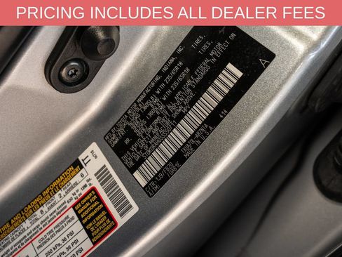 Used 2025 Toyota Highlander LE FWD image 21