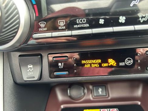 Used 2022 Toyota RAV4 Limited AWD/4WD image 23