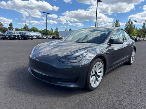 Used 2023 Tesla Model 3 Standard Range RWD image 3