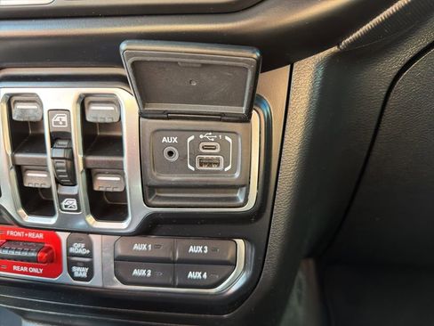 Used 2021 Jeep Wrangler Unlimited Rubicon AWD/4WD image 39