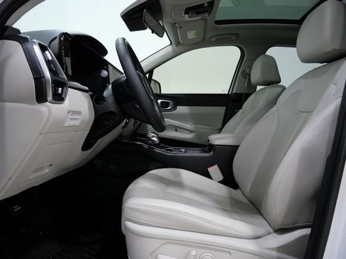 Used 2023 Kia Sorento S w/ Panoramic Sunroof Package image 13
