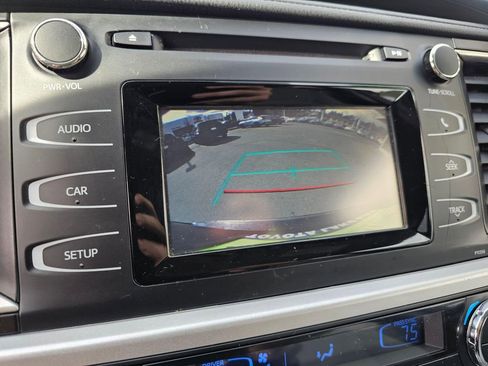 Used 2018 Toyota Highlander LE image 31