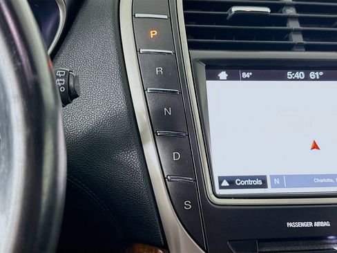 Used 2017 Lincoln MKX Reserve image 25