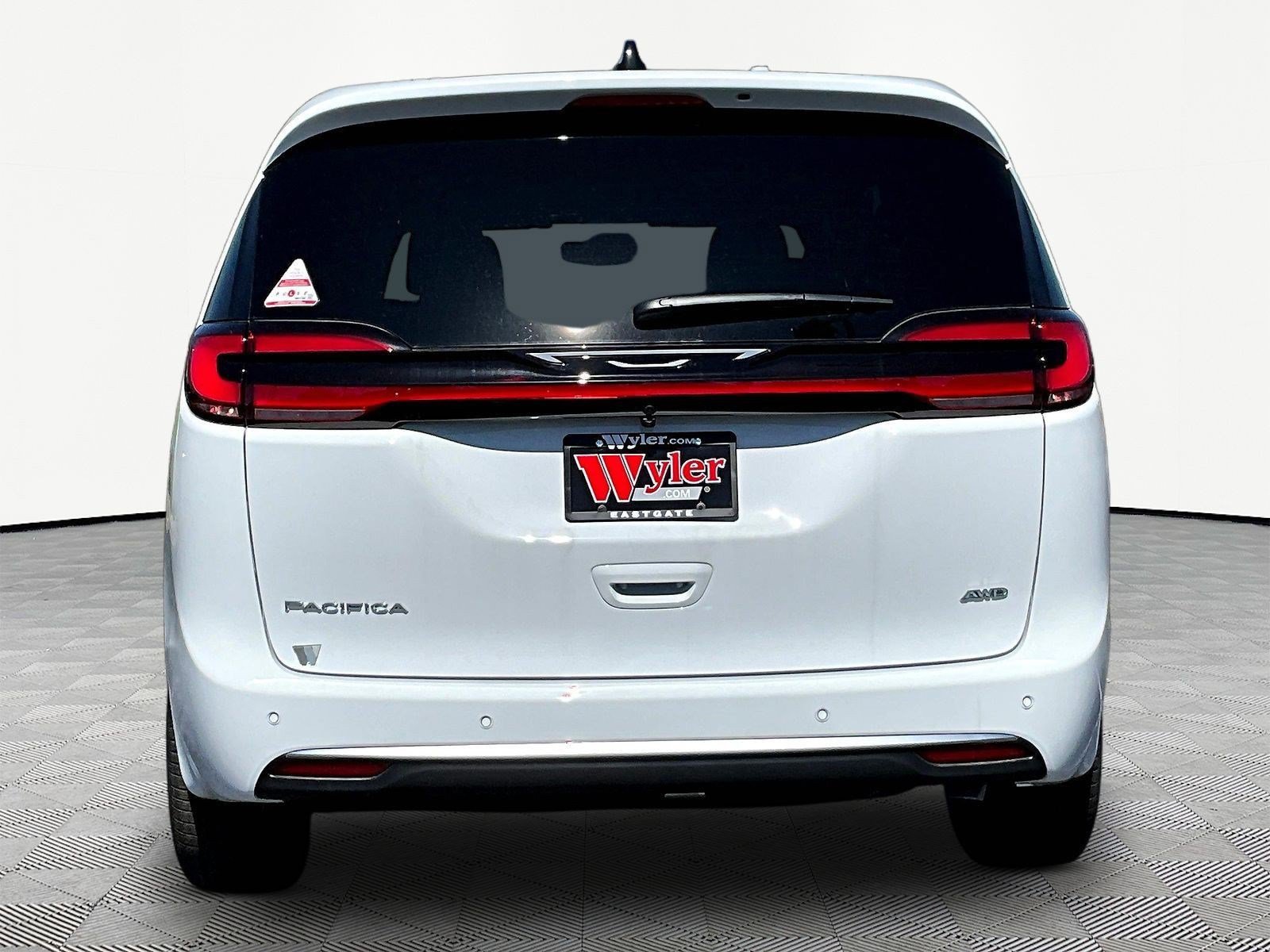 New 2027 Chrysler Pacifica Select AWD/4WD image 5