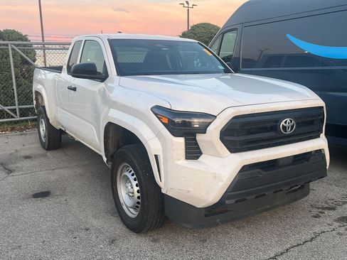 Used 2025 Toyota Tacoma SR image 2