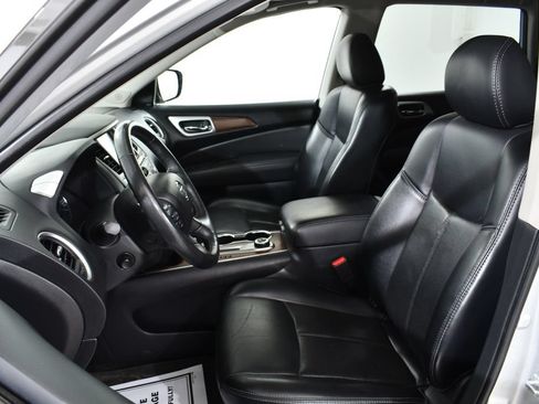 Used 2019 Nissan Pathfinder Platinum AWD/4WD image 6
