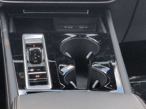 Used 2024 Volkswagen Atlas Cross Sport SE w/ Panoramic Sunroof Package FWD image 19