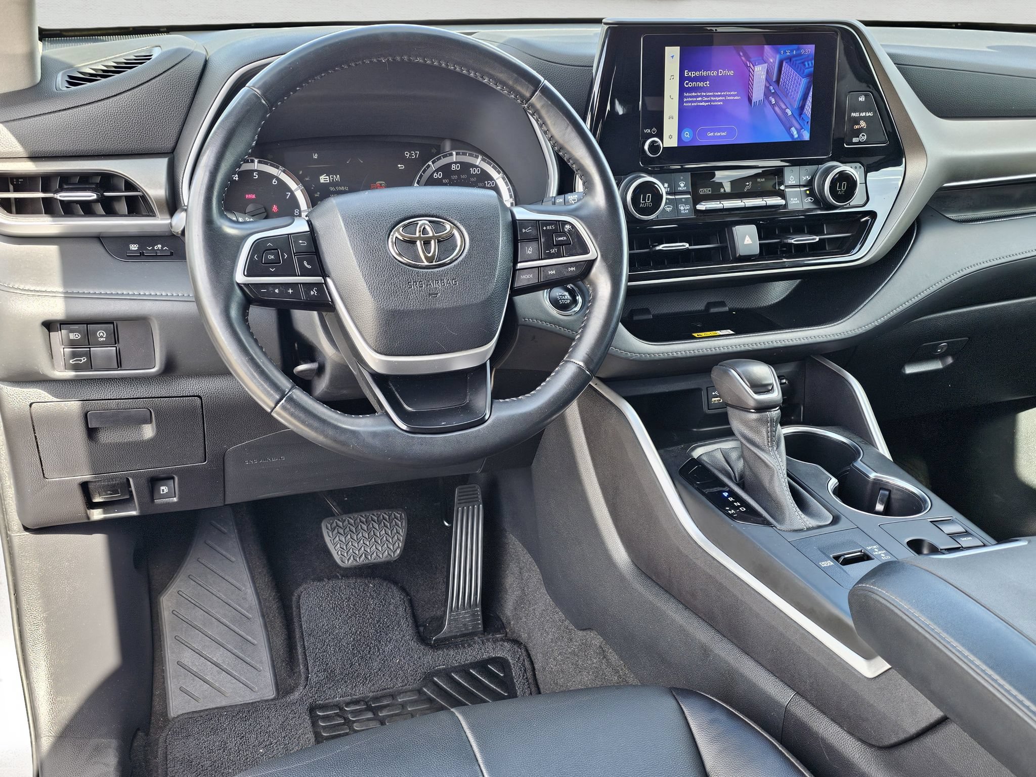 Used 2023 Toyota Highlander XLE FWD image 37