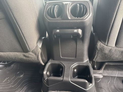 Used 2022 Jeep Wrangler Unlimited Sport image 29