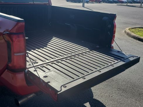 Certified 2025 Toyota Tacoma SR5 AWD/4WD image 12