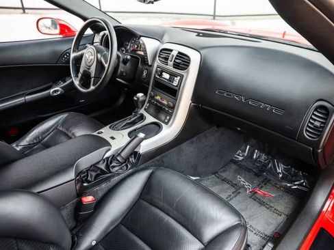 Used 2005 Chevrolet Corvette Coupe w/ Preferred Equipment Group RWD image 21