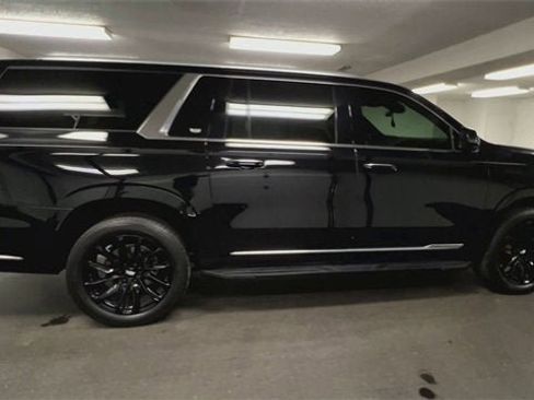 Certified 2021 Cadillac Escalade ESV Premium Luxury image 9