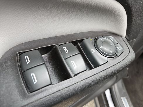 Used 2019 Chevrolet Equinox Premier FWD image 22