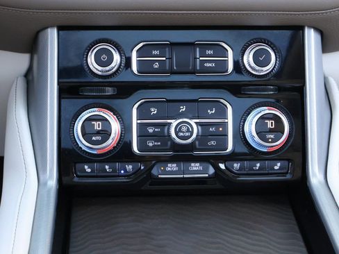 Used 2022 GMC Yukon Denali w/ Advanced Technology Package image 15