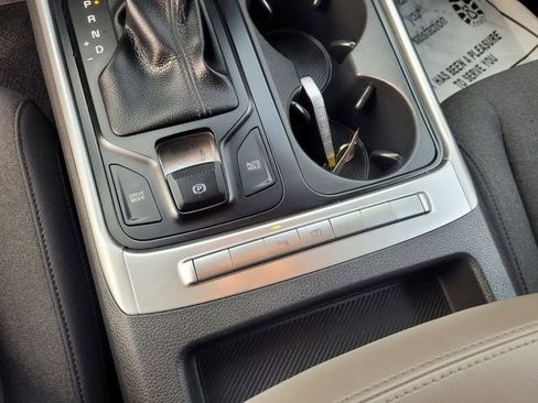 Used 2025 Kia Carnival LX FWD image 18
