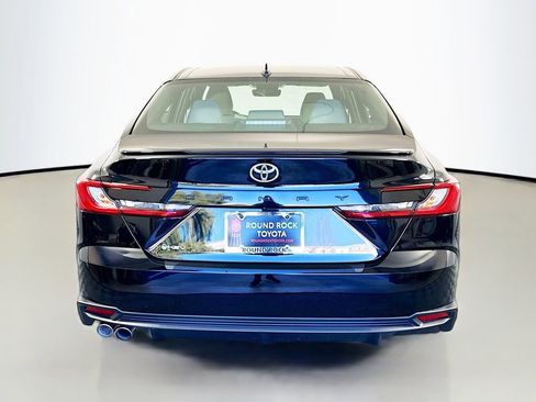 Used 2025 Toyota Camry SE image 6