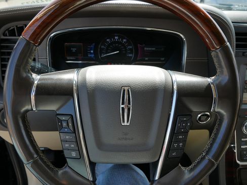 Used 2015 Lincoln Navigator L 4WD w/ Equipment Group 101A Reserve image 24