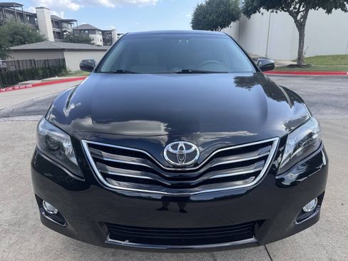 Used 2011 Toyota Camry XLE w/ SE/XLE Extra-Value Pkg FWD image 2