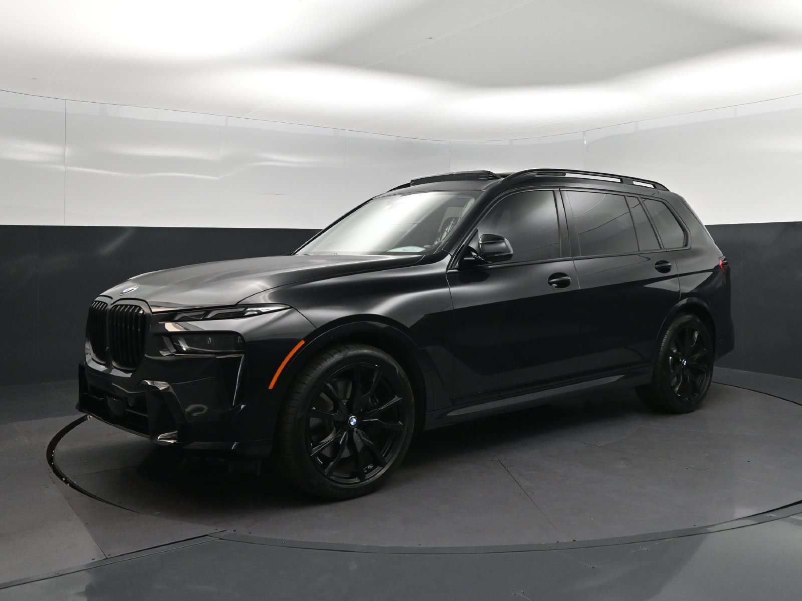 Certified 2026 BMW X7 xDrive40i w/ M Sport Package AWD/4WD image 3
