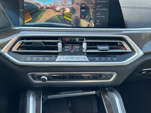 Used 2022 BMW X6 xDrive40i w/ Executive Package image 30