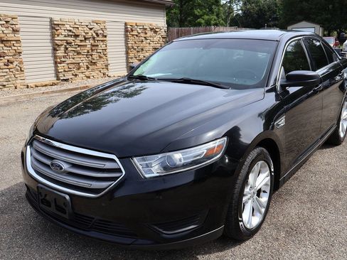 Used 2016 Ford Taurus SE FWD image 3